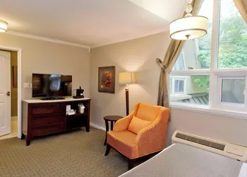 Elm Hurst Inn & Spa hotel thumbnail 7