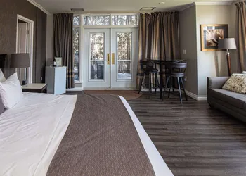 Elm Hurst Inn & Spa hotel thumbnail 8