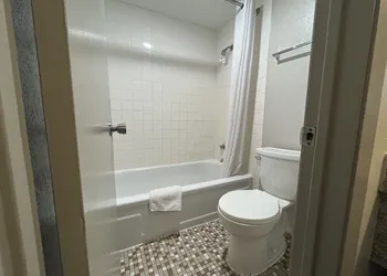 EZ Travel Inn hotel thumbnail 6