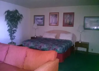 Val U Stay Inn and Suites hotel thumbnail 4