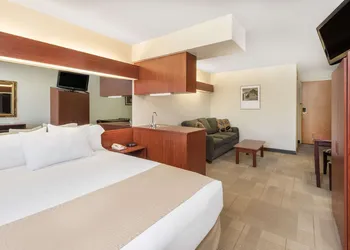 Microtel Inn & Suites by Wyndham Sainte Genevieve hotel thumbnail 4