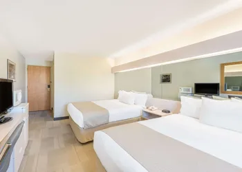 Microtel Inn & Suites by Wyndham Sainte Genevieve hotel thumbnail 5