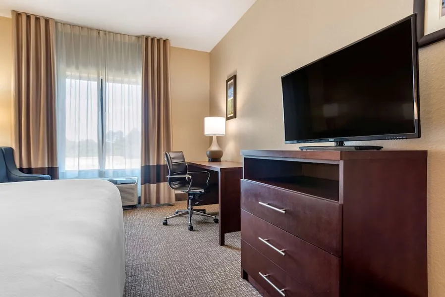 Comfort Inn & Suites Clinton - Jackson West hotel detail image 6