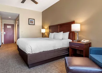 Comfort Inn & Suites Clinton - Jackson West hotel thumbnail 5