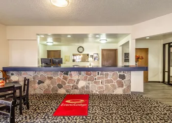 Econo Lodge Waupaca hotel thumbnail 2