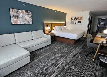 La Quinta Inn & Suites by Wyndham Minot hotel thumbnail 8