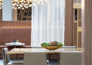 DoubleTree by Hilton Hotel Newark Airport hotel thumbnail 3
