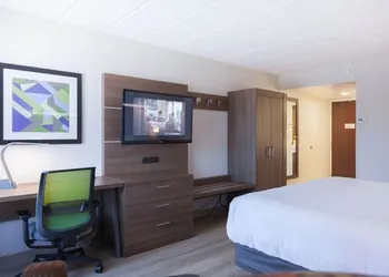 Holiday Inn Express & Suites Charlottetown by IHG hotel thumbnail 4