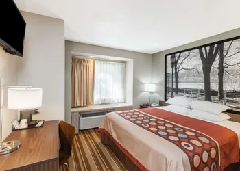 Super 8 by Wyndham Schenectady/Albany Area hotel thumbnail 8