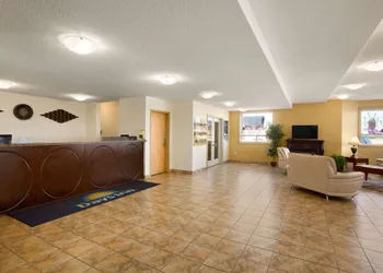 Days Inn by Wyndham Bonnyville hotel thumbnail 2