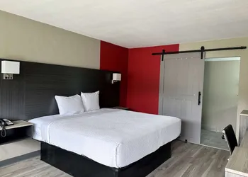 Ramada by Wyndham Cocoa hotel thumbnail 2