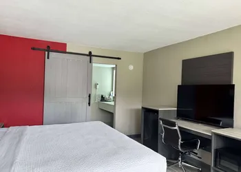 Ramada by Wyndham Cocoa hotel thumbnail 3