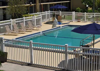 Ramada by Wyndham Cocoa hotel thumbnail 6