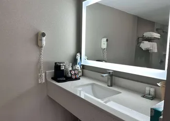 Ramada by Wyndham Cocoa hotel thumbnail 7