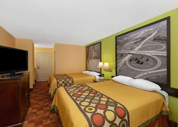 Super 8 by Wyndham Lake of the Ozarks hotel thumbnail 7