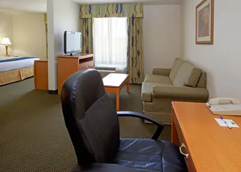 Holiday Inn Express Hotel & Suites Columbus by IHG hotel thumbnail 4
