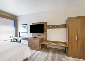 Holiday Inn Express Hotel & Suites Columbus by IHG hotel thumbnail 5