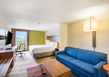 Holiday Inn Express Hotel & Suites Columbus by IHG hotel thumbnail 6