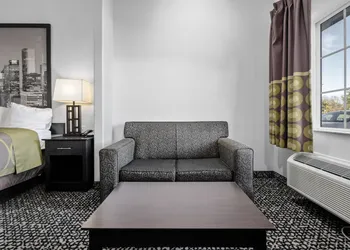 Super 8 by Wyndham Carthage TX hotel thumbnail 5