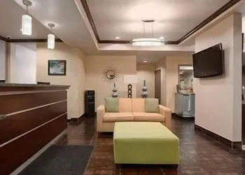 Super 8 by Wyndham Dilley TX hotel thumbnail 2
