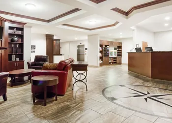 Ramada by Wyndham Creston hotel thumbnail 2