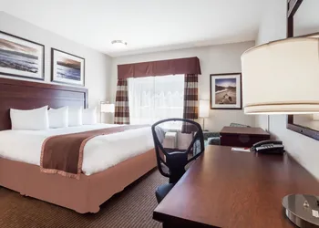 Ramada by Wyndham Creston hotel thumbnail 5
