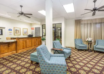 Super 8 by Wyndham Valdosta Mall hotel thumbnail 2