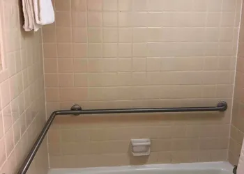 Super 8 by Wyndham Valdosta Mall hotel thumbnail 4
