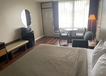 Super 8 by Wyndham Valdosta Mall hotel thumbnail 6