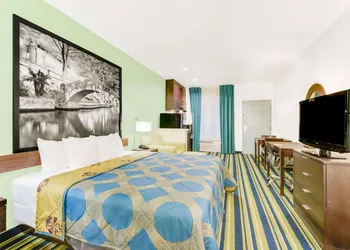 Super 8 by Wyndham Cotulla TX hotel thumbnail 3