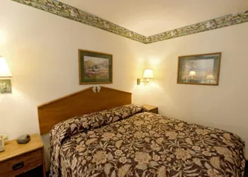 Americas Best Value Inn Litchfield hotel thumbnail 7
