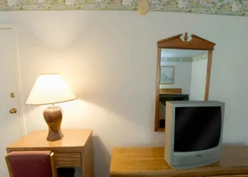 Americas Best Value Inn Litchfield hotel thumbnail 8