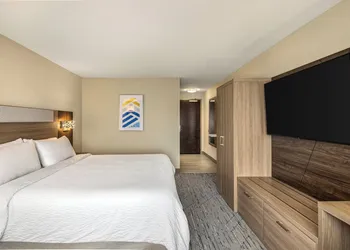 Holiday Inn Express Richmond by IHG hotel thumbnail 6