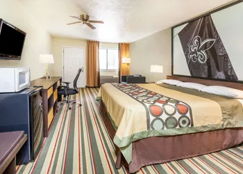 Super 8 by Wyndham Brookhaven hotel thumbnail 8