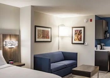 Holiday Inn Express and Suites Overland Park by IHG hotel thumbnail 3