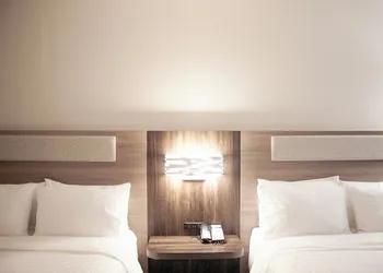Holiday Inn Express and Suites Overland Park by IHG hotel thumbnail 4