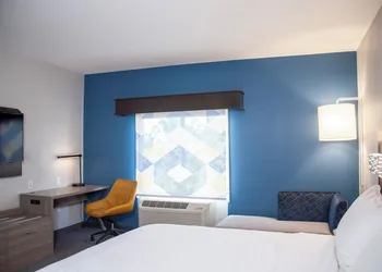 Holiday Inn Express and Suites Overland Park by IHG hotel thumbnail 5