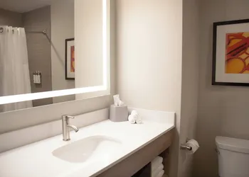 Holiday Inn Express and Suites Overland Park by IHG hotel thumbnail 7