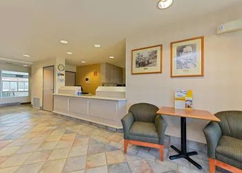 Econo Lodge Belle Fourche hotel thumbnail 6