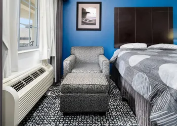 Belmont Inn and Suites hotel thumbnail 6