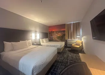 Clarion Pointe hotel thumbnail 4