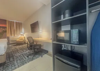Clarion Pointe hotel thumbnail 5