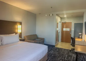 Clarion Pointe hotel thumbnail 7