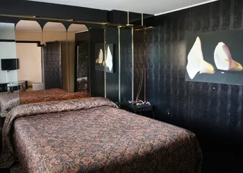 Grand Motel Saint-Hubert hotel thumbnail 2