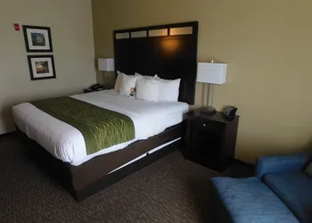 Comfort Inn St. Clairsville hotel thumbnail 3