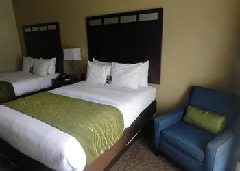 Comfort Inn St. Clairsville hotel thumbnail 8