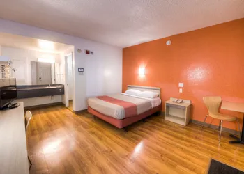 Motel 6 Niantic, CT - New London hotel thumbnail 4