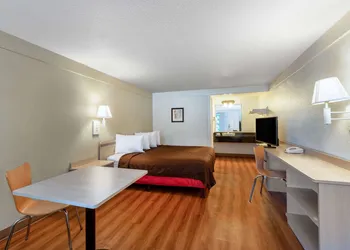 Travelodge by Wyndham Essington / Philadelphia Airport hotel thumbnail 6