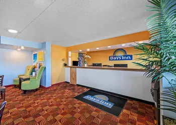 Days Inn by Wyndham Independence hotel thumbnail 2