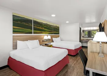 Days Inn by Wyndham Independence hotel thumbnail 5